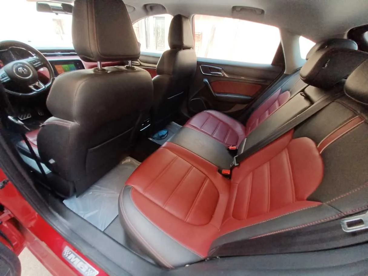 Car image 12