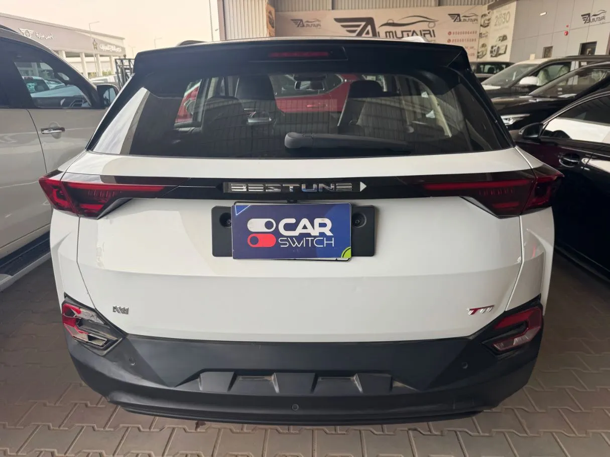 Car image 4