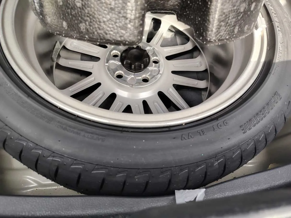 Car image 24
