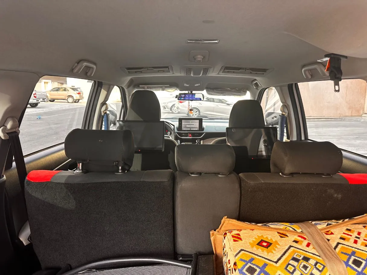 Car image 25
