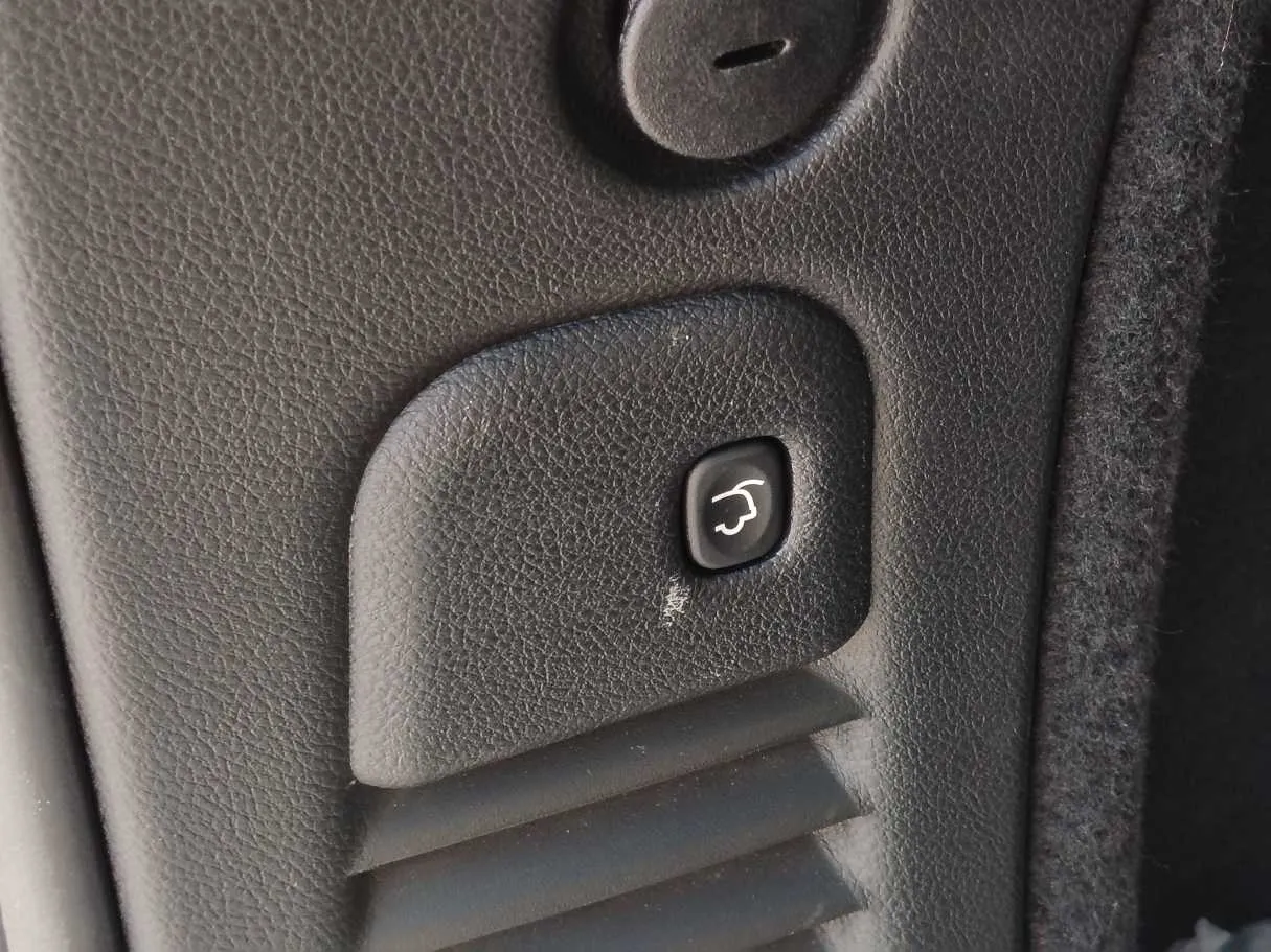 Car image 27