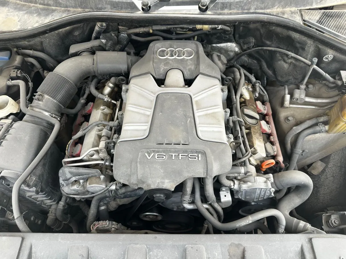 Car image 30