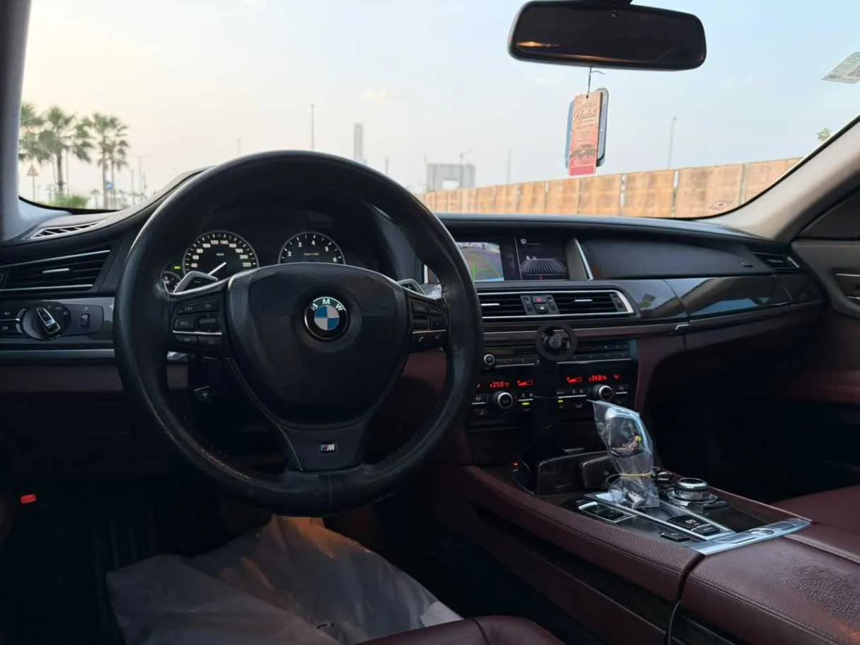 Car image 27