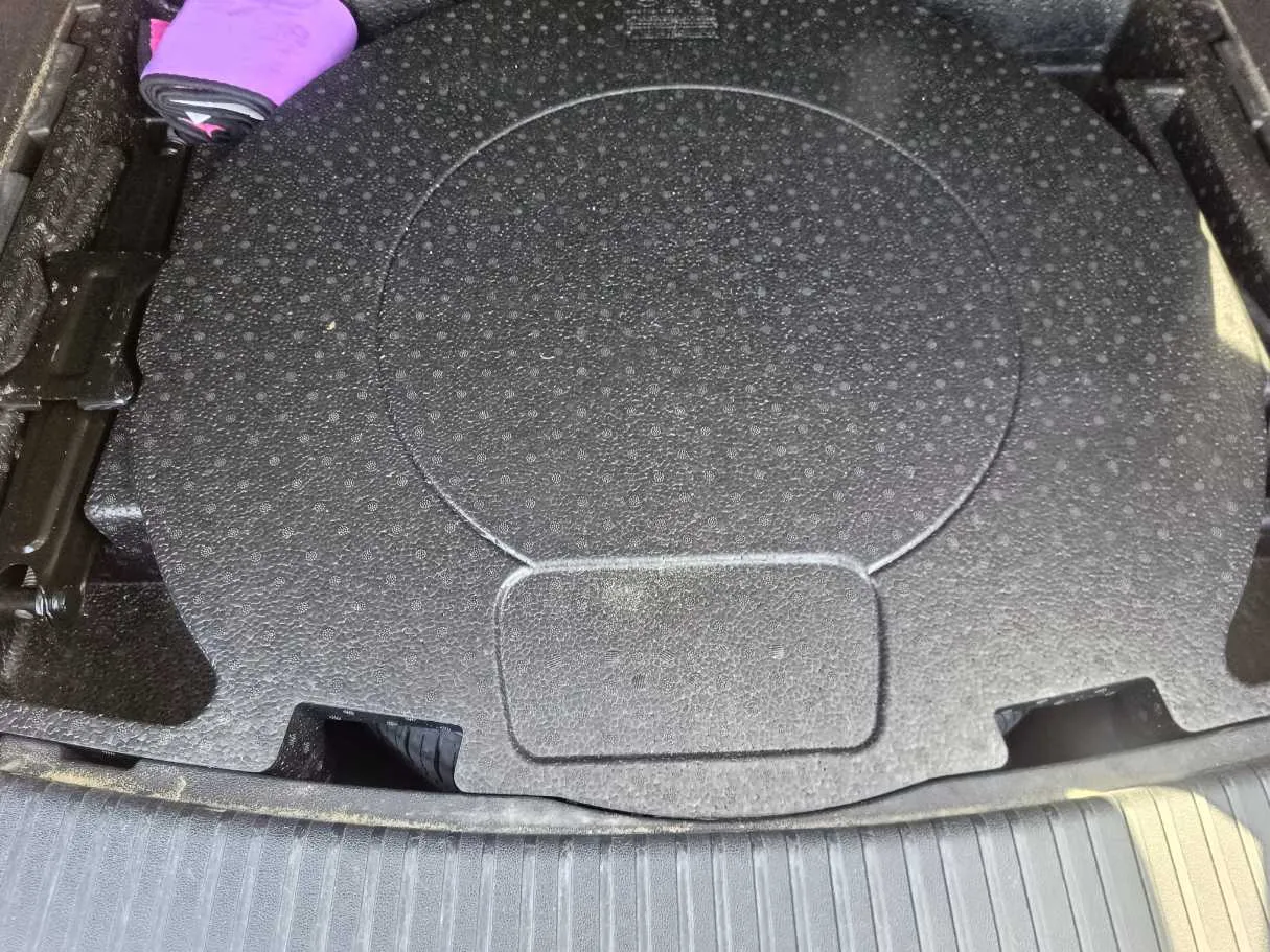 Car image 27