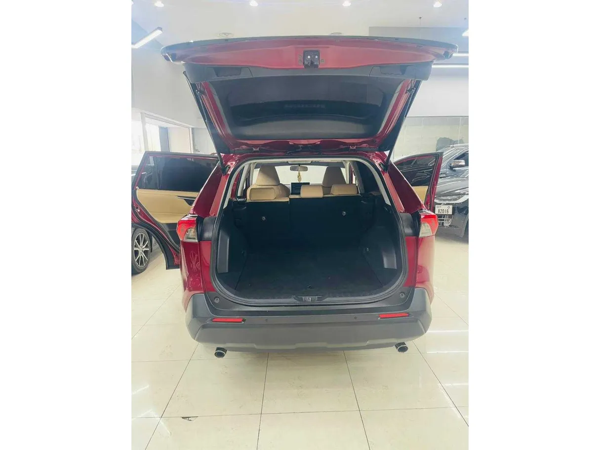 Car image 17