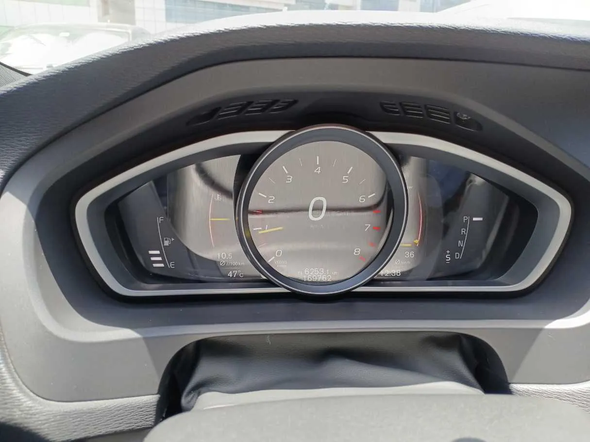 Car image 18