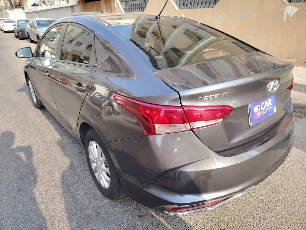 Car image 7