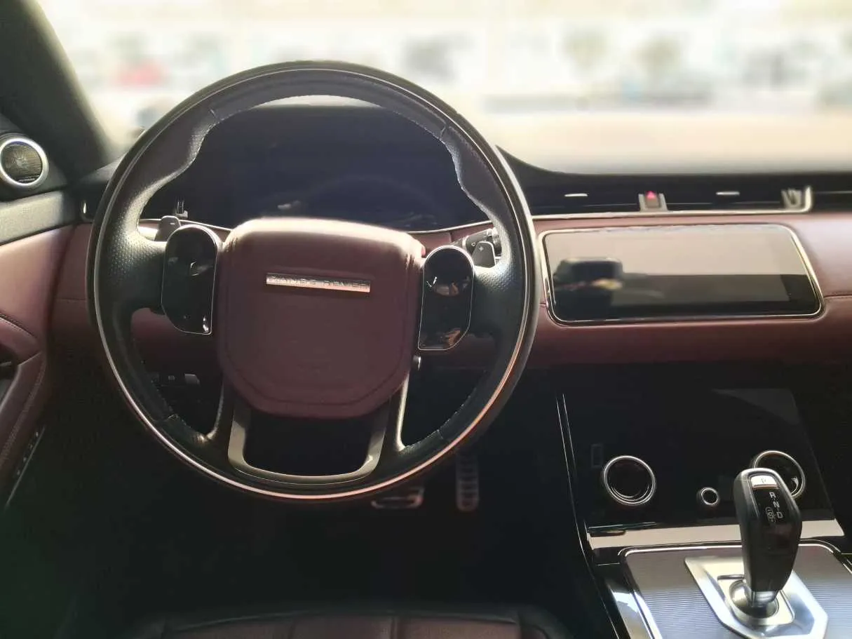 Car image 14