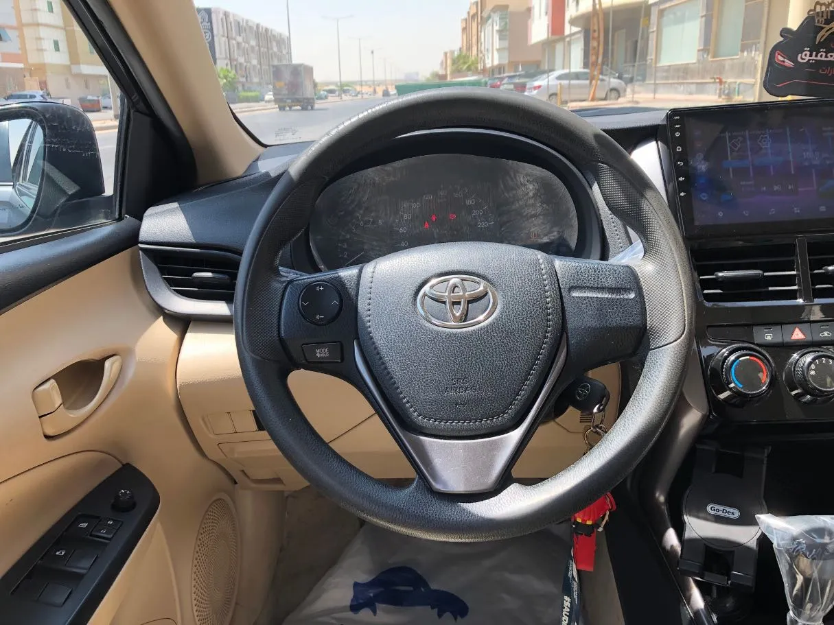 Car image 16