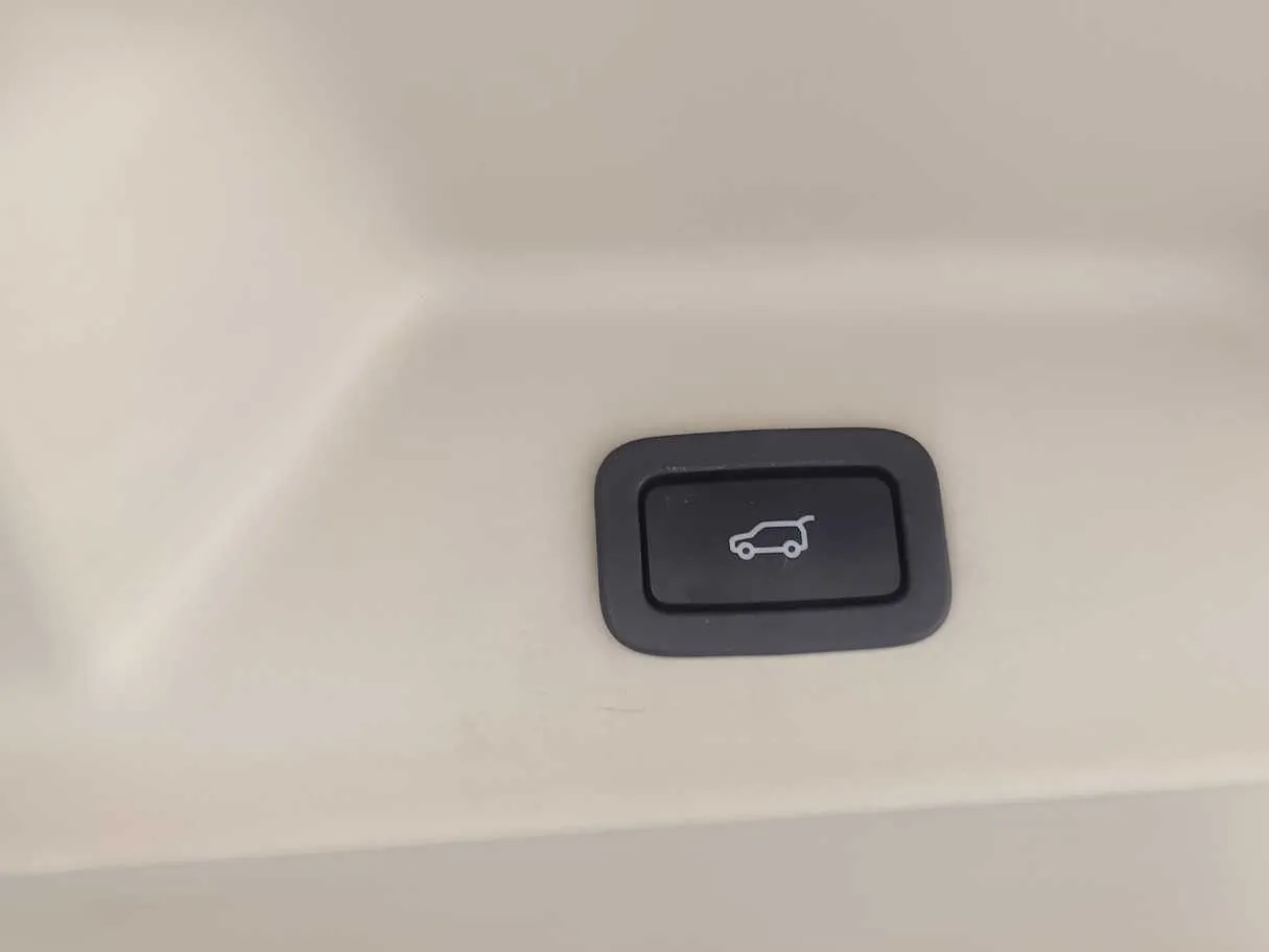 Car image 33
