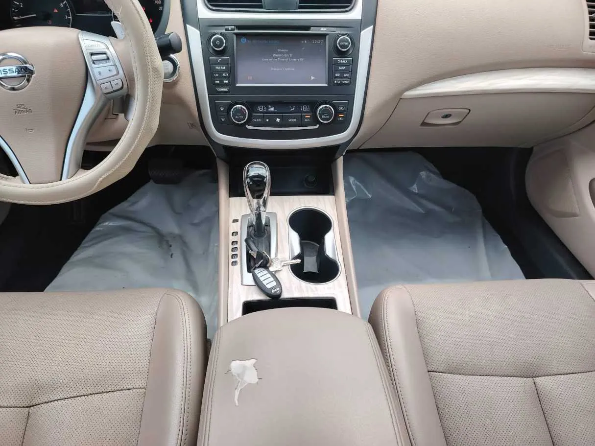 Car image 25