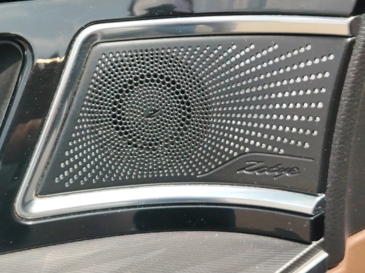 Car image 34