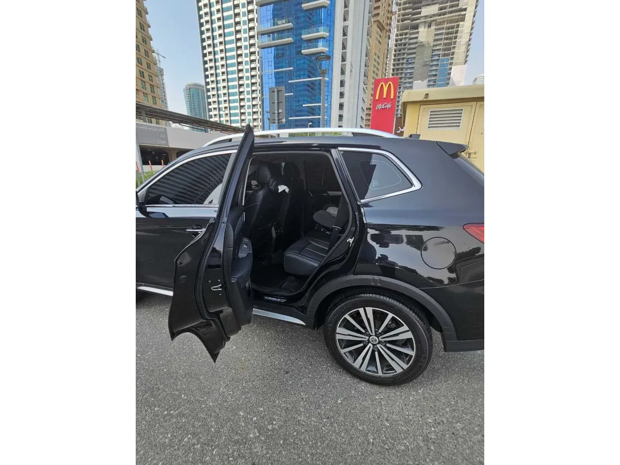 Car image 9