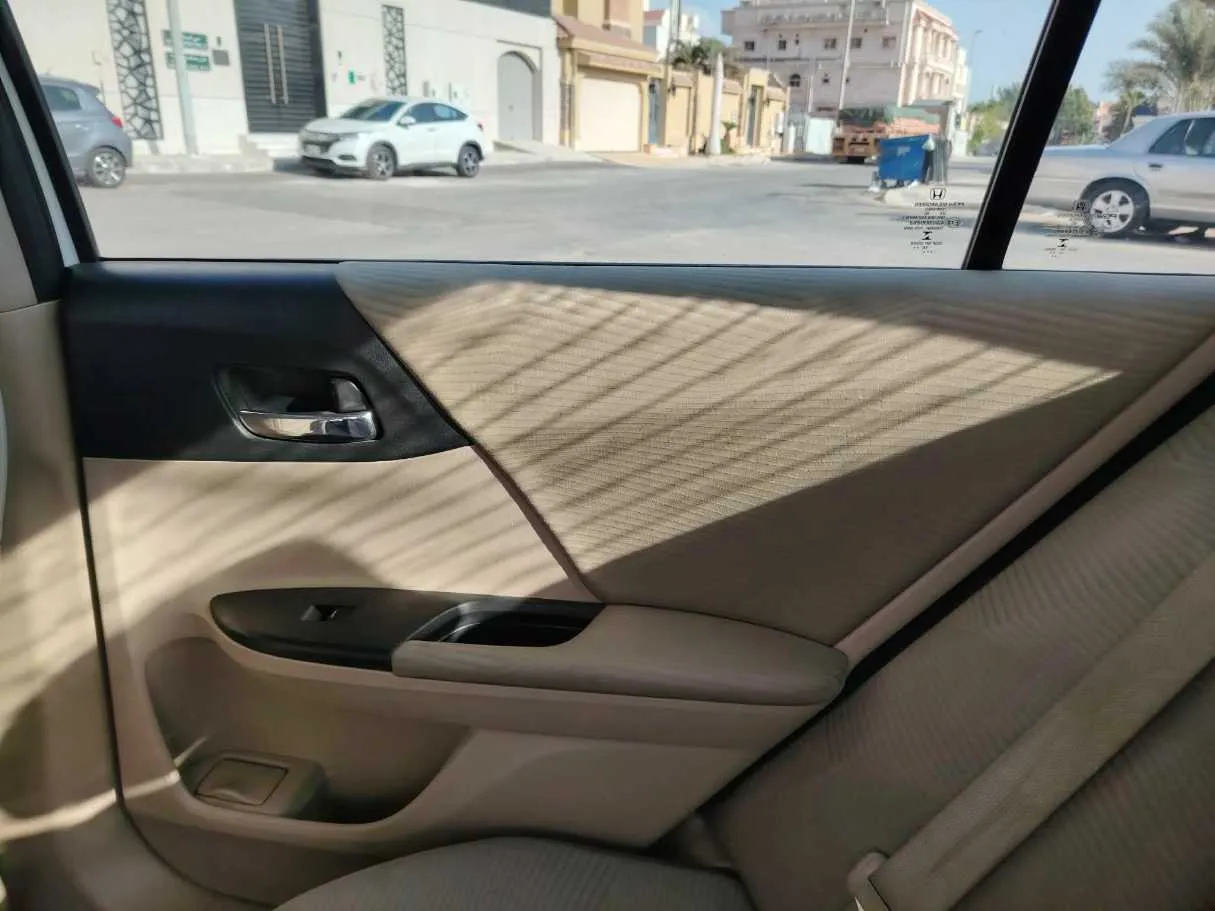 Car image 37
