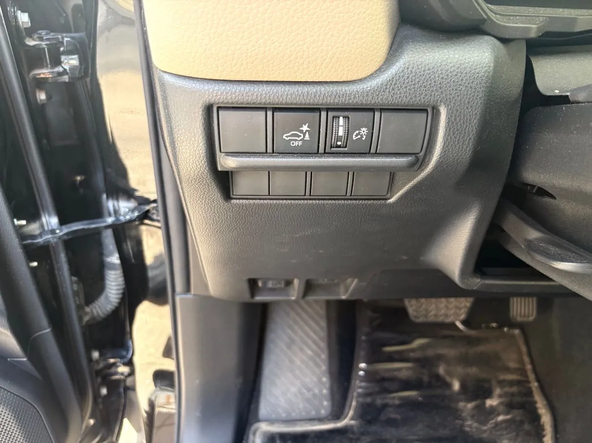 Car image 27