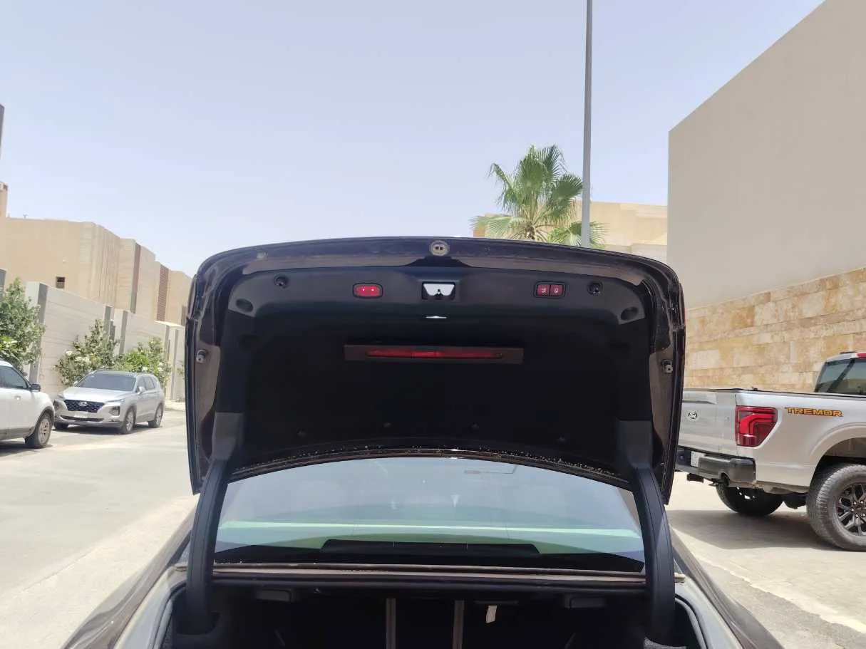 Car image 24