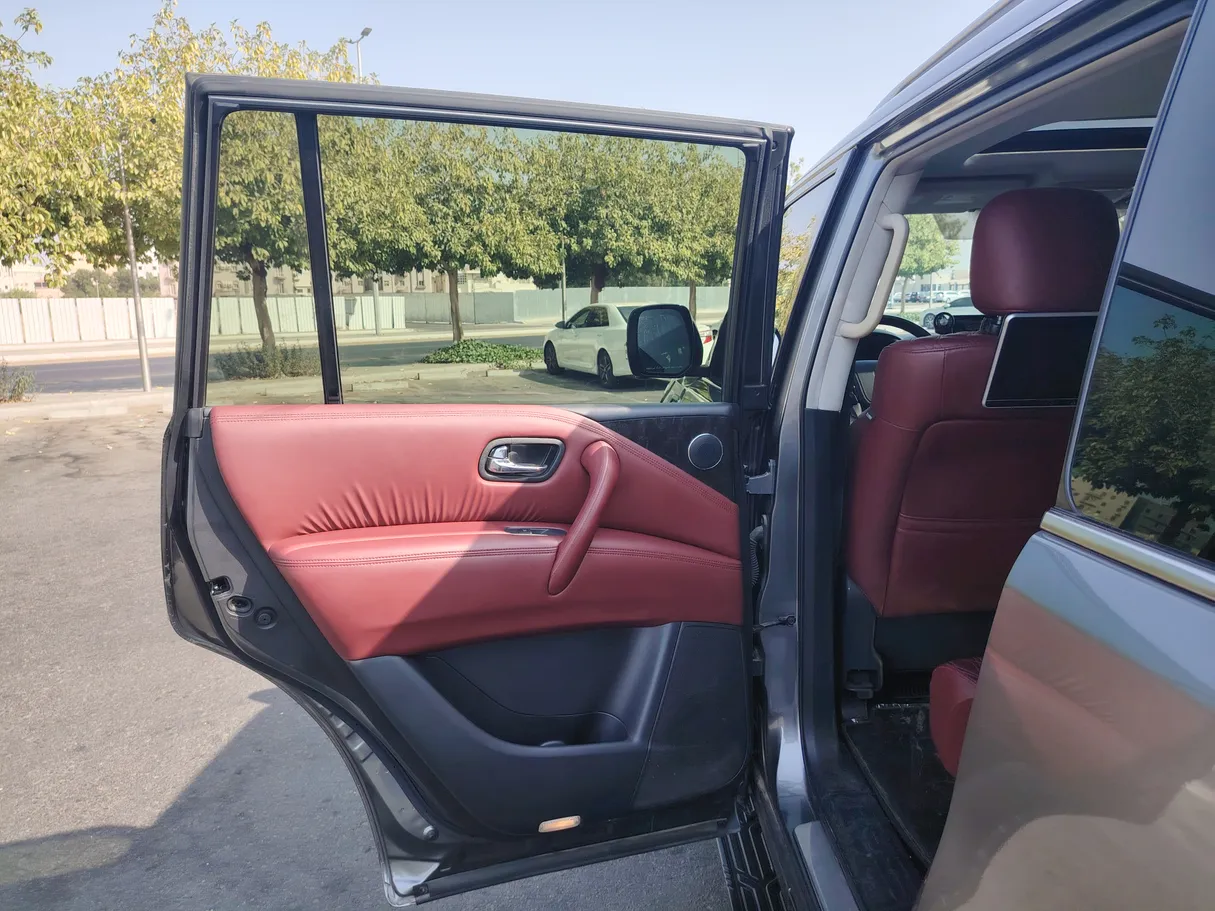 Car image 14