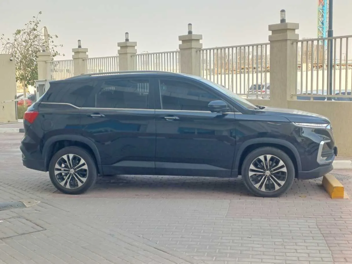 Car image 8