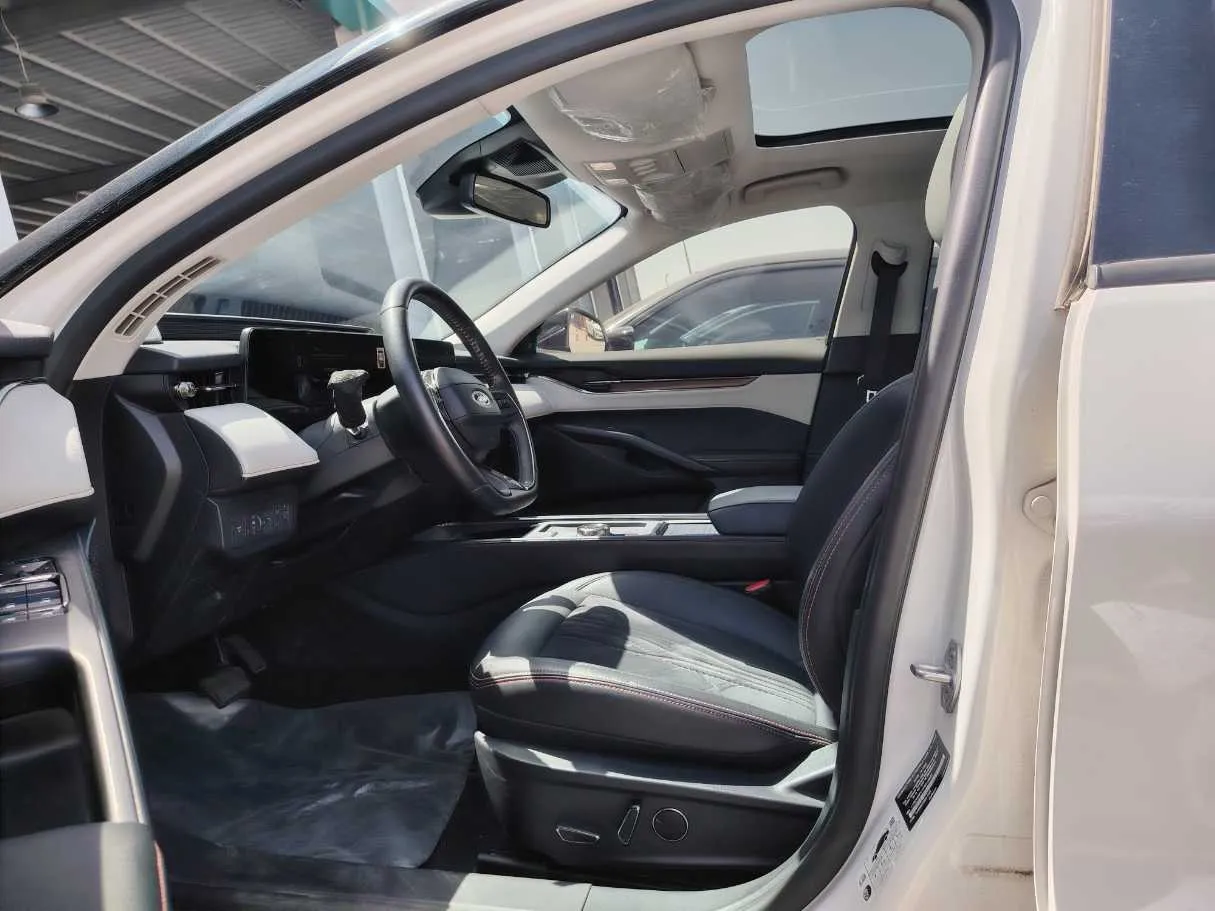 Car image 13