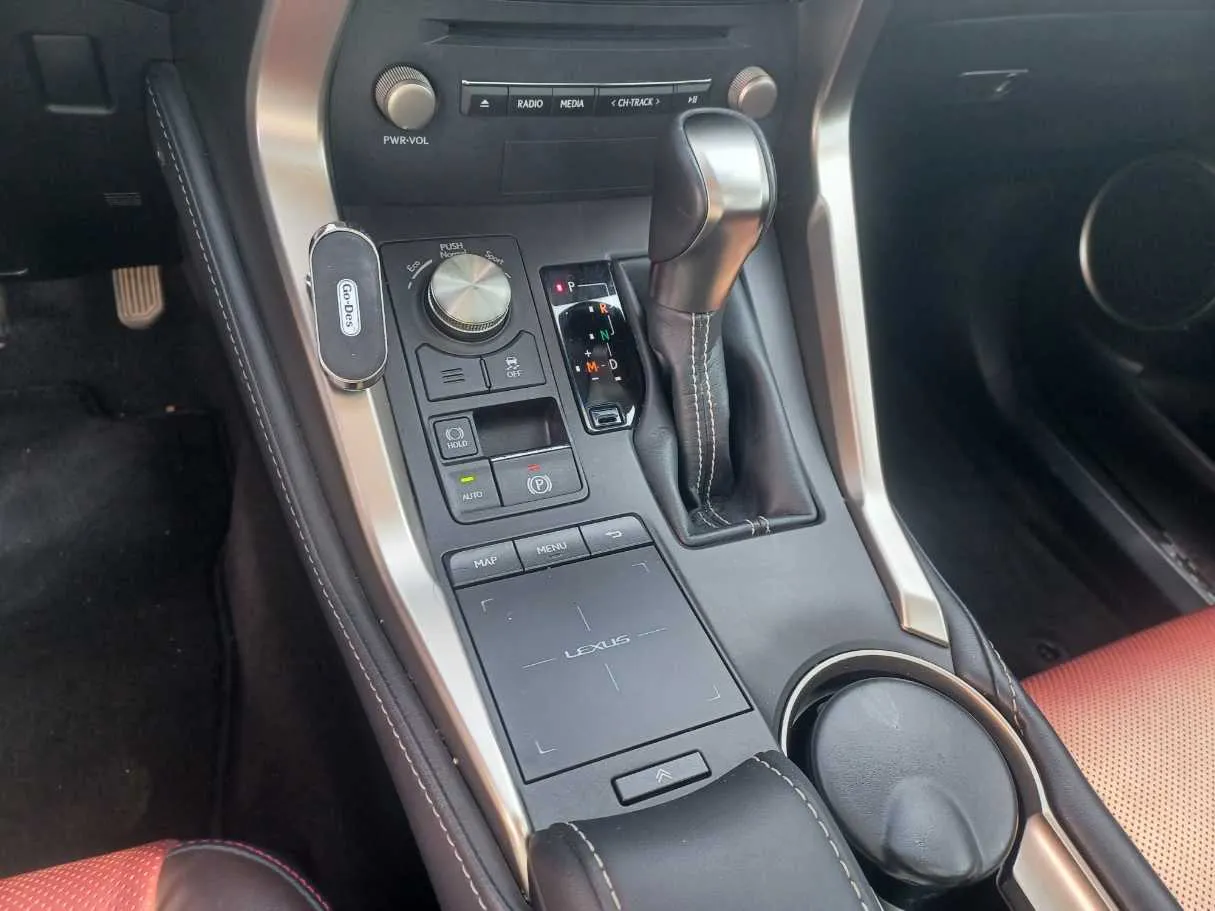 Car image 17