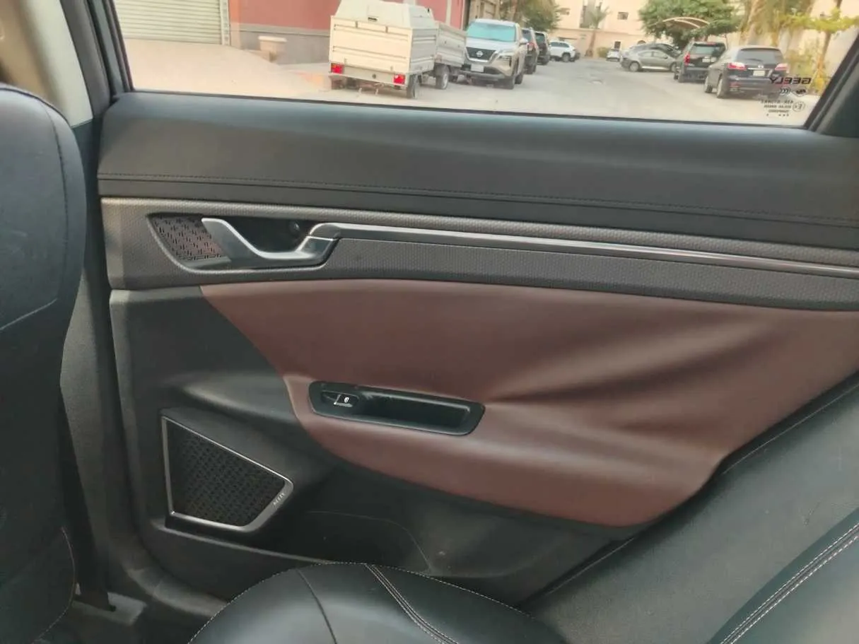 Car image 38