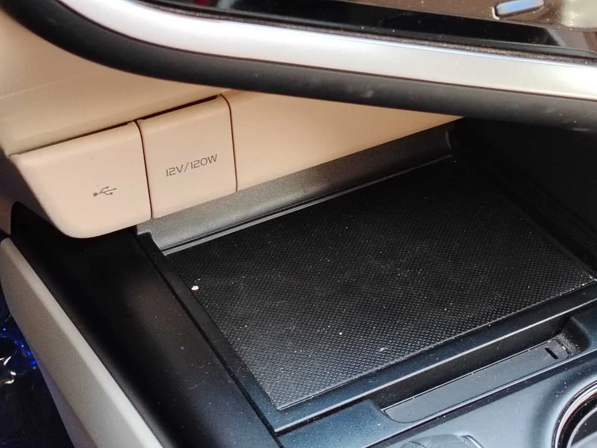 Car image 26