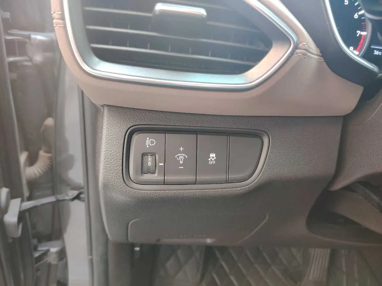 Car image 40