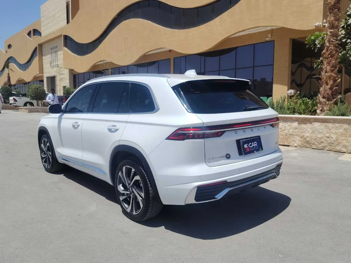 Car image 7