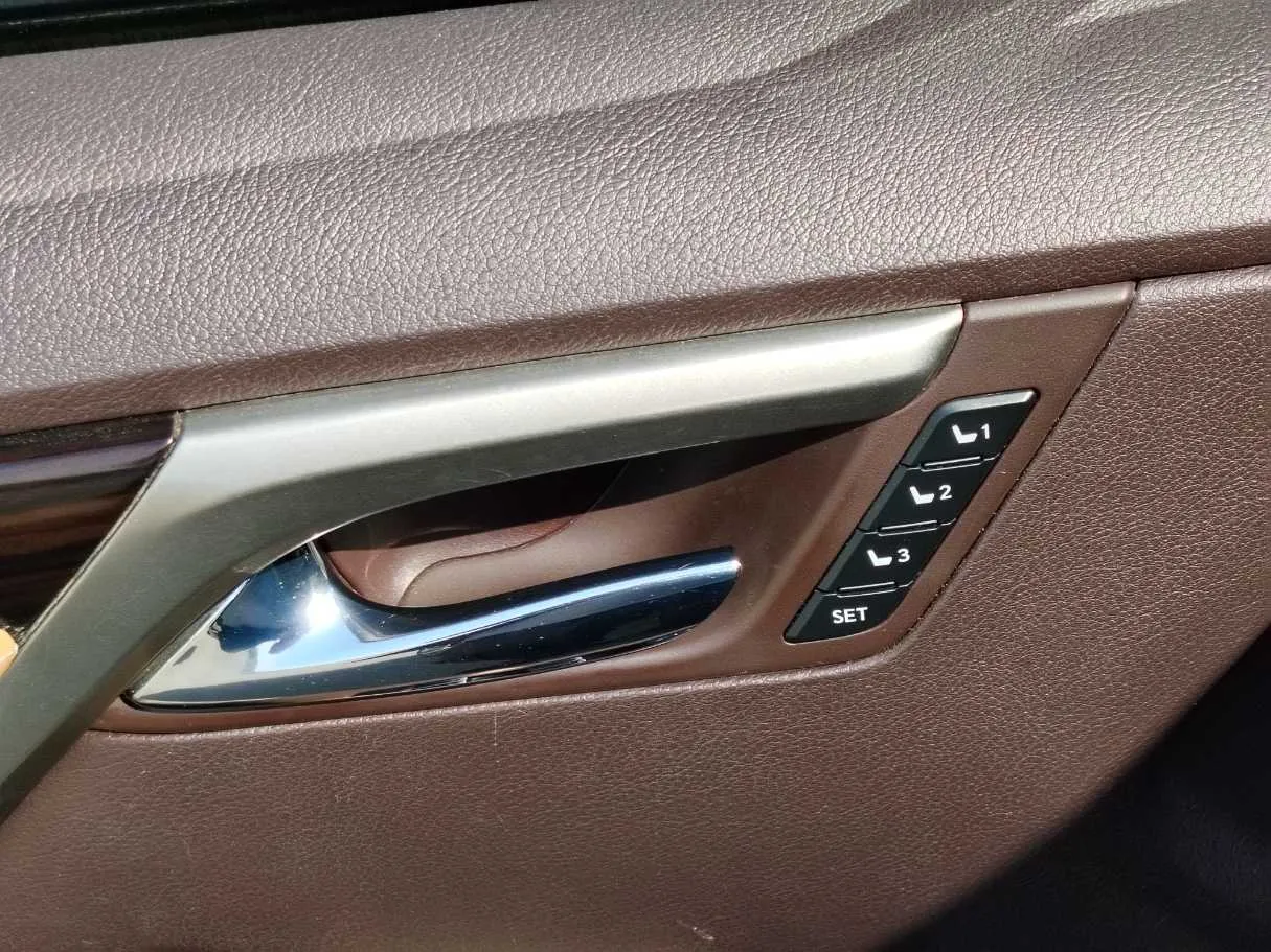 Car image 29