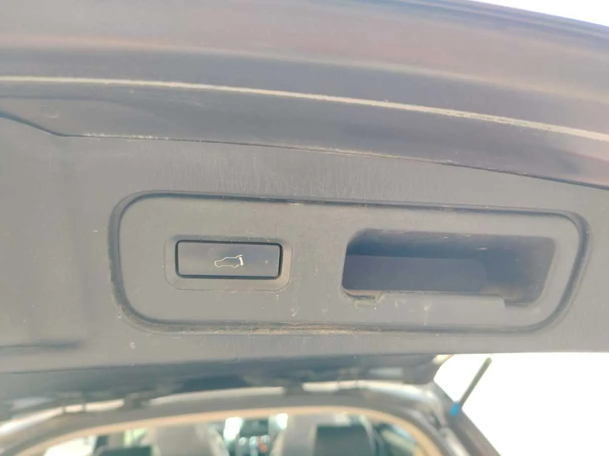 Car image 40