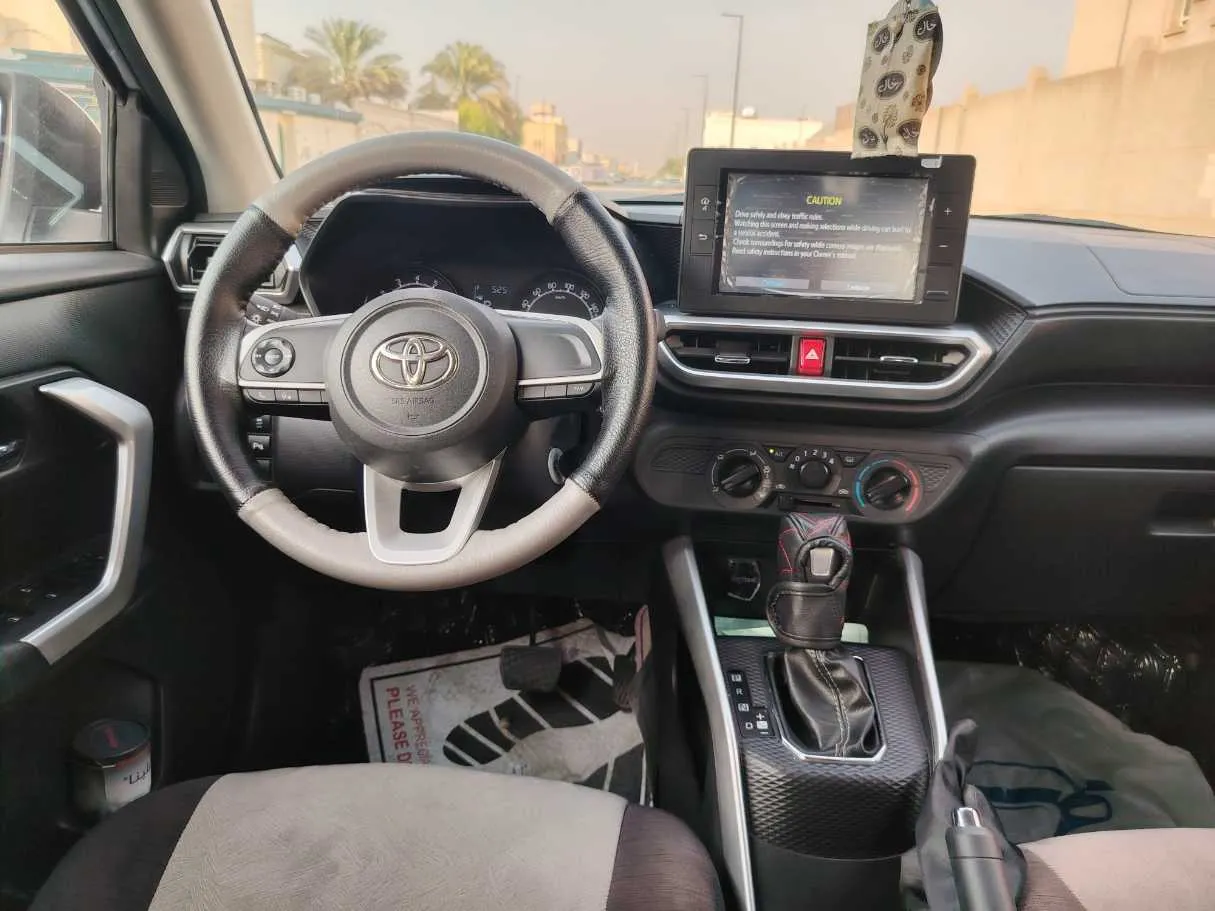 Car image 19