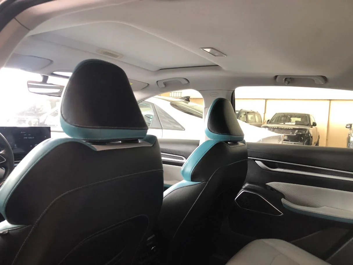 Car image 8
