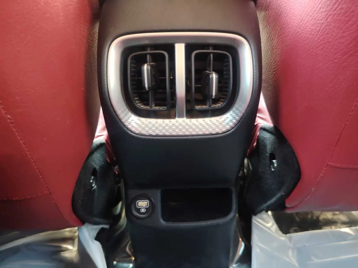Car image 27