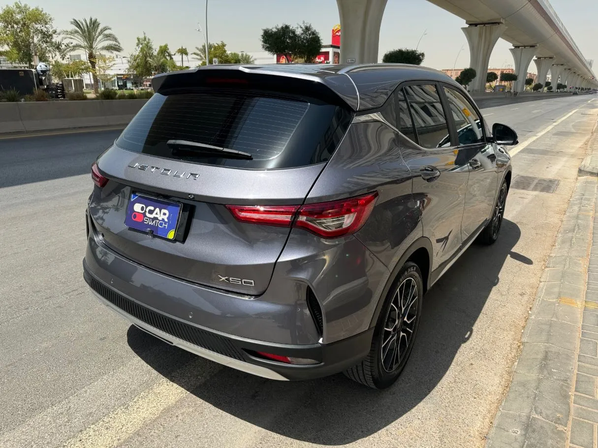 Car image 4
