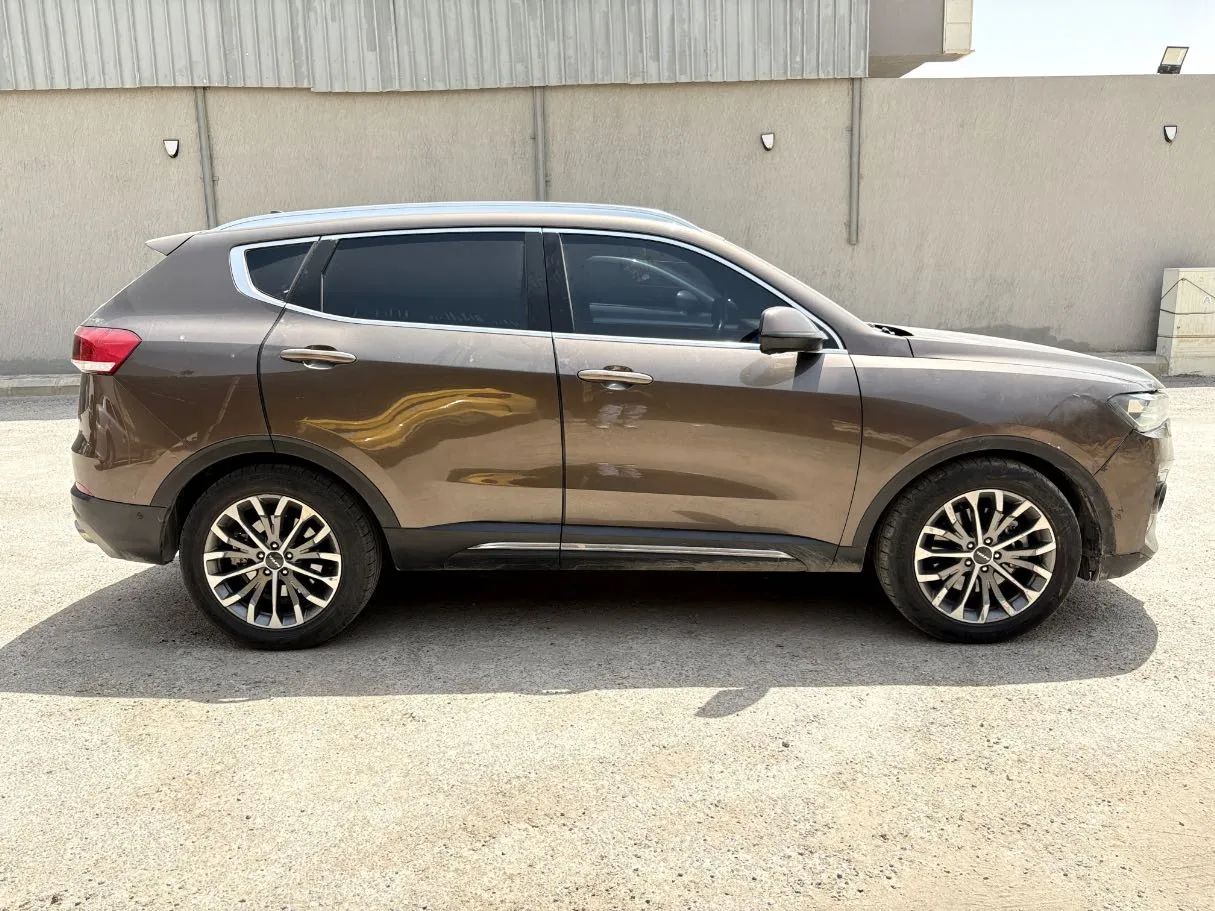 Car image 4