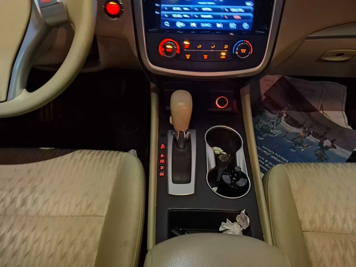 Car image 10