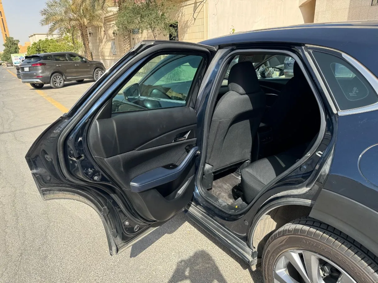 Car image 10