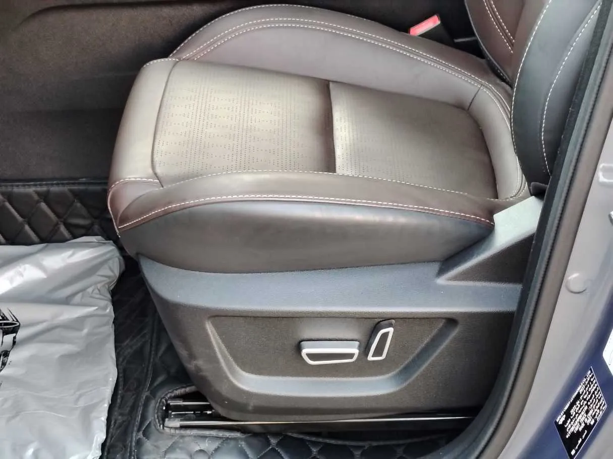 Car image 35