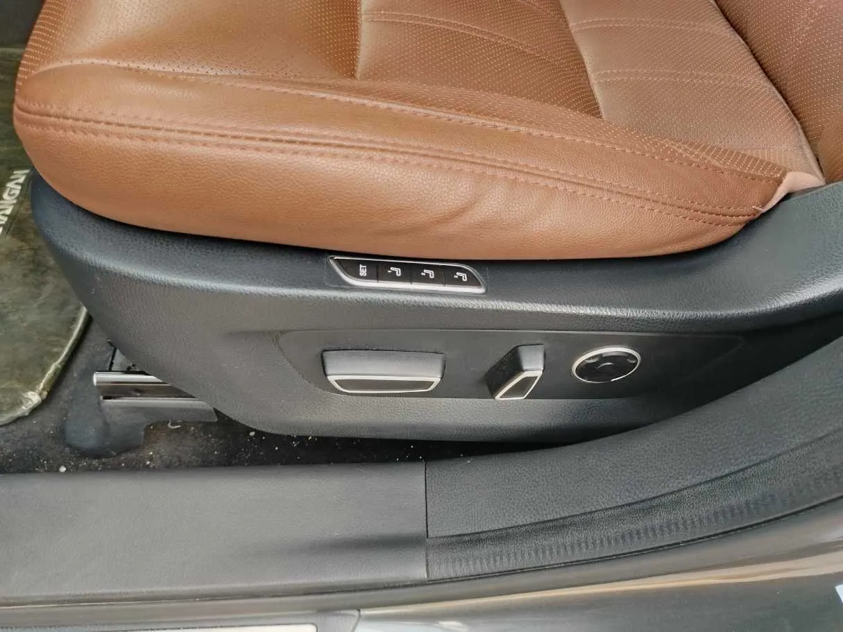 Car image 38