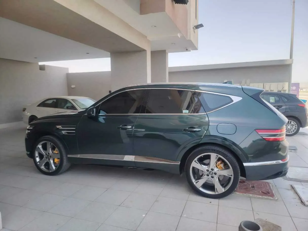 Car image 9