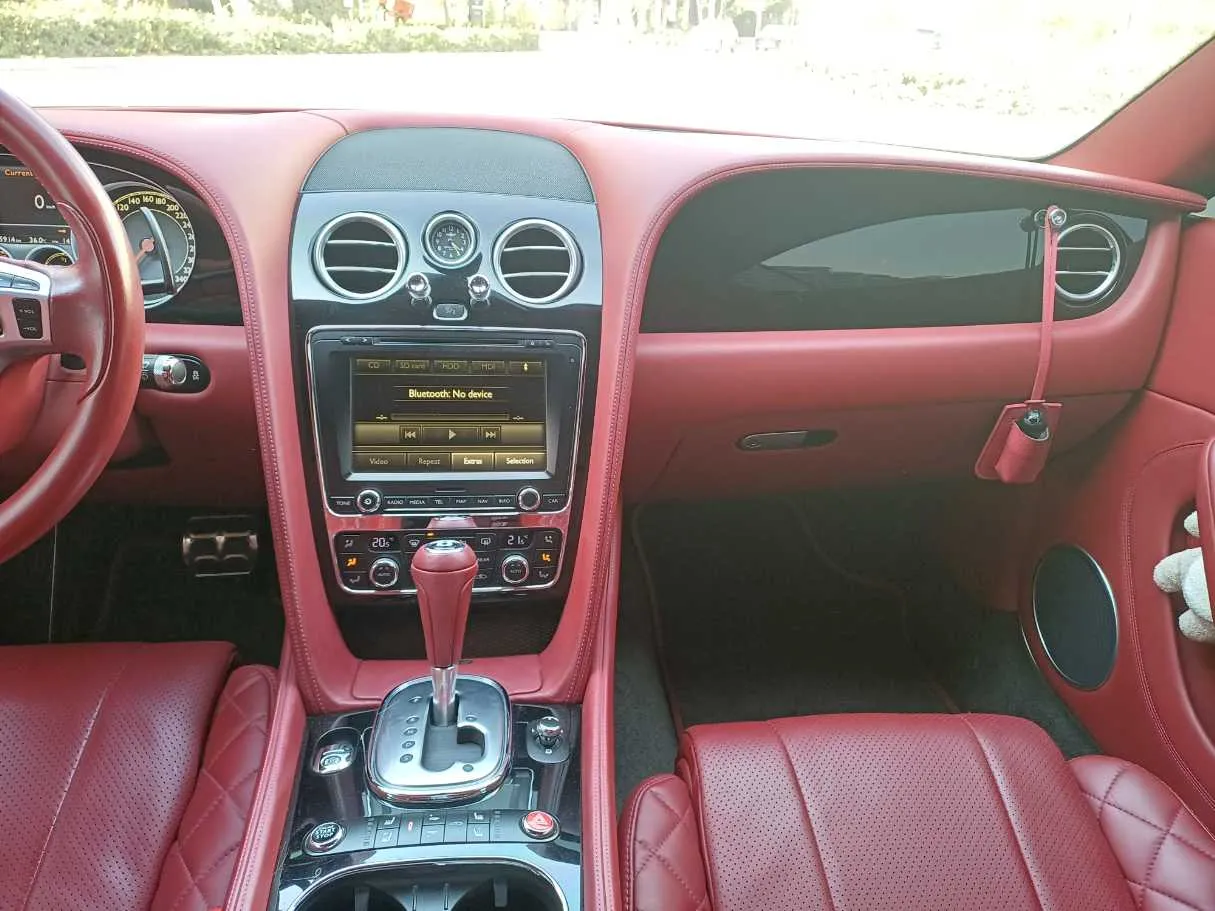 Car image 16