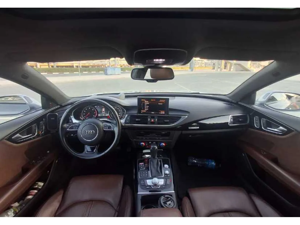 Car image 17