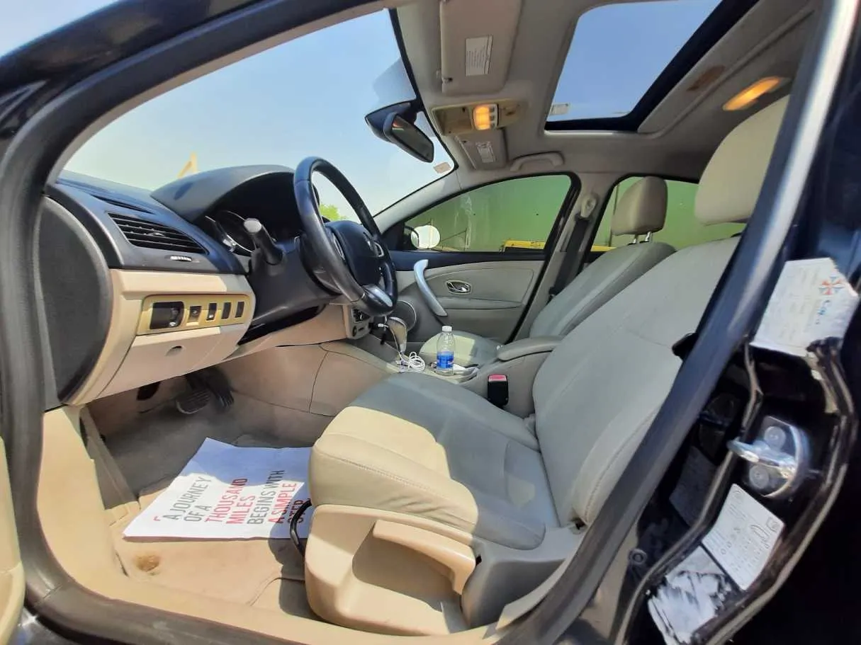 Car image 12