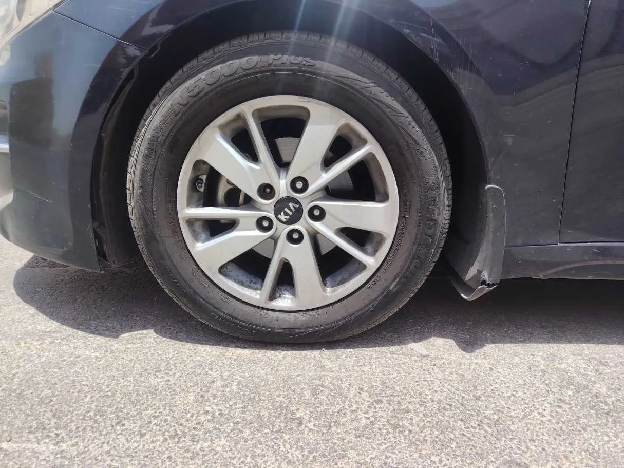 Car image 10