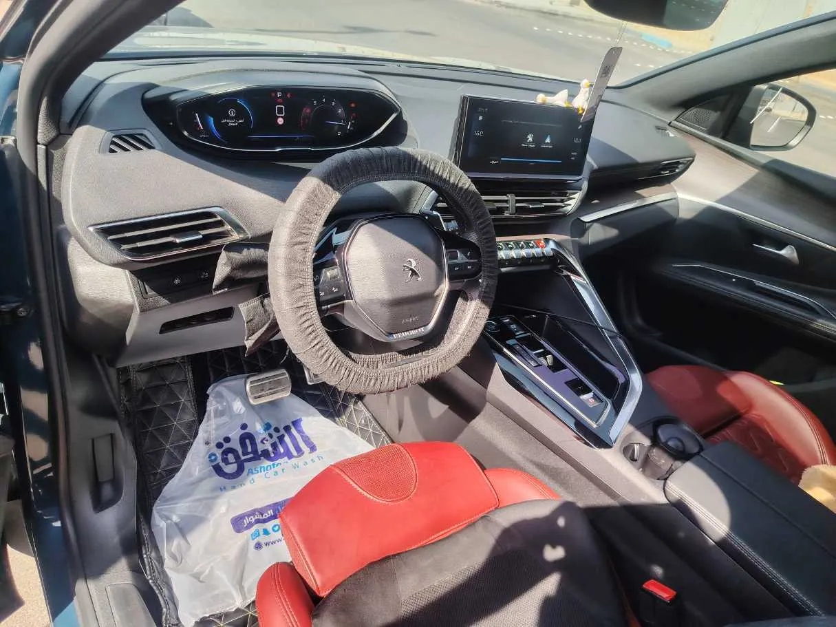 Car image 11
