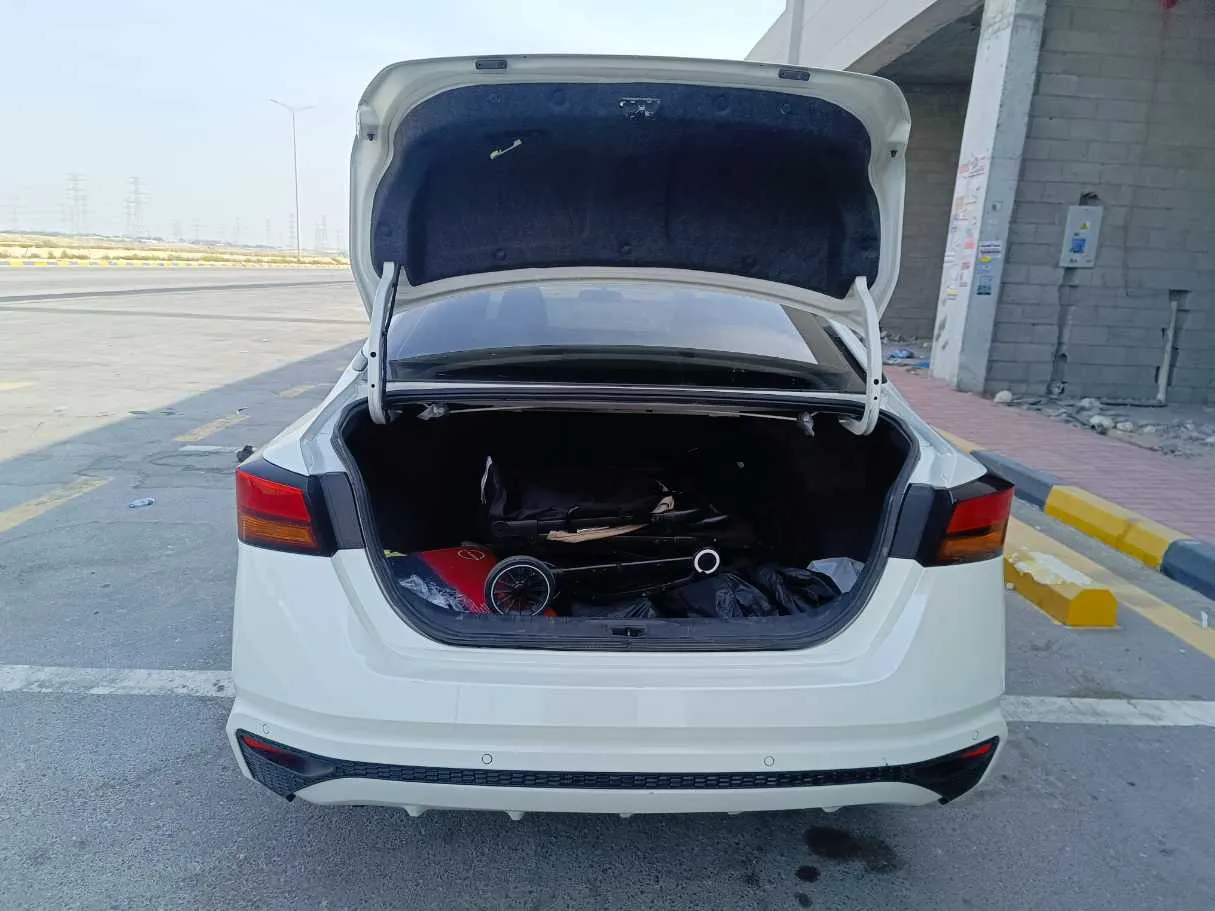 Car image 25