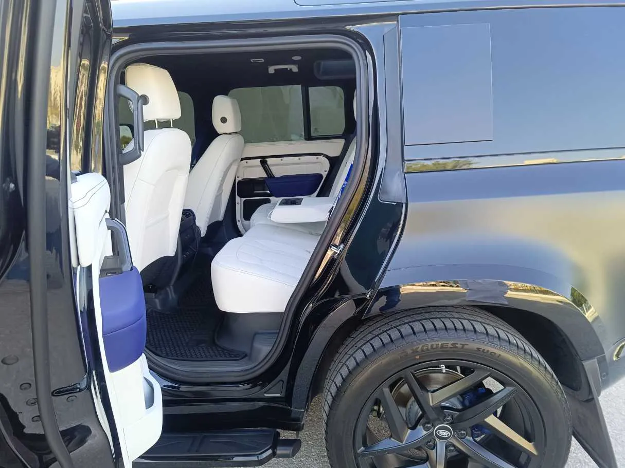Car image 19