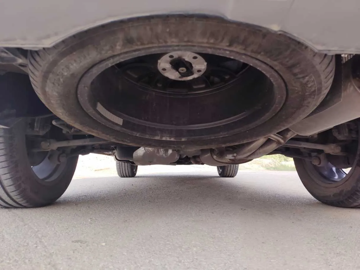 Car image 32