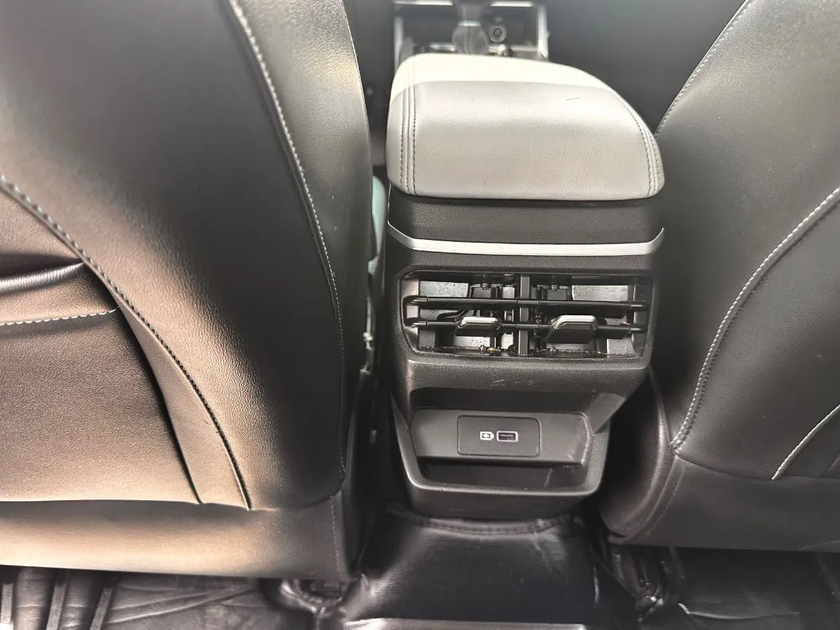 Car image 23