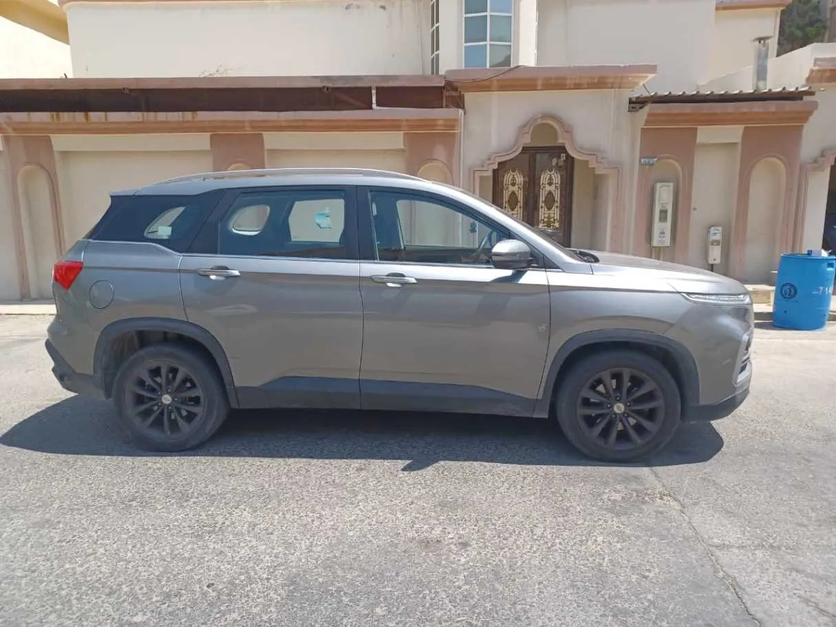 Car image 4